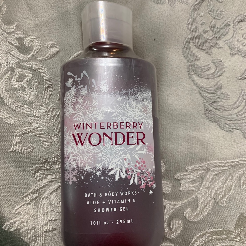 Bath & body works winter berry wonder shower gel